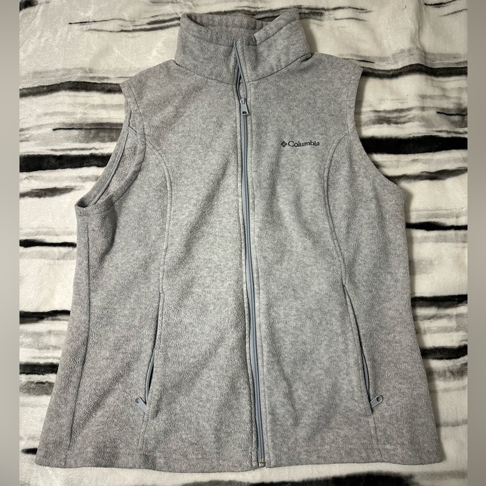 Columbia Light Gray Sleeveless Fleece Vest